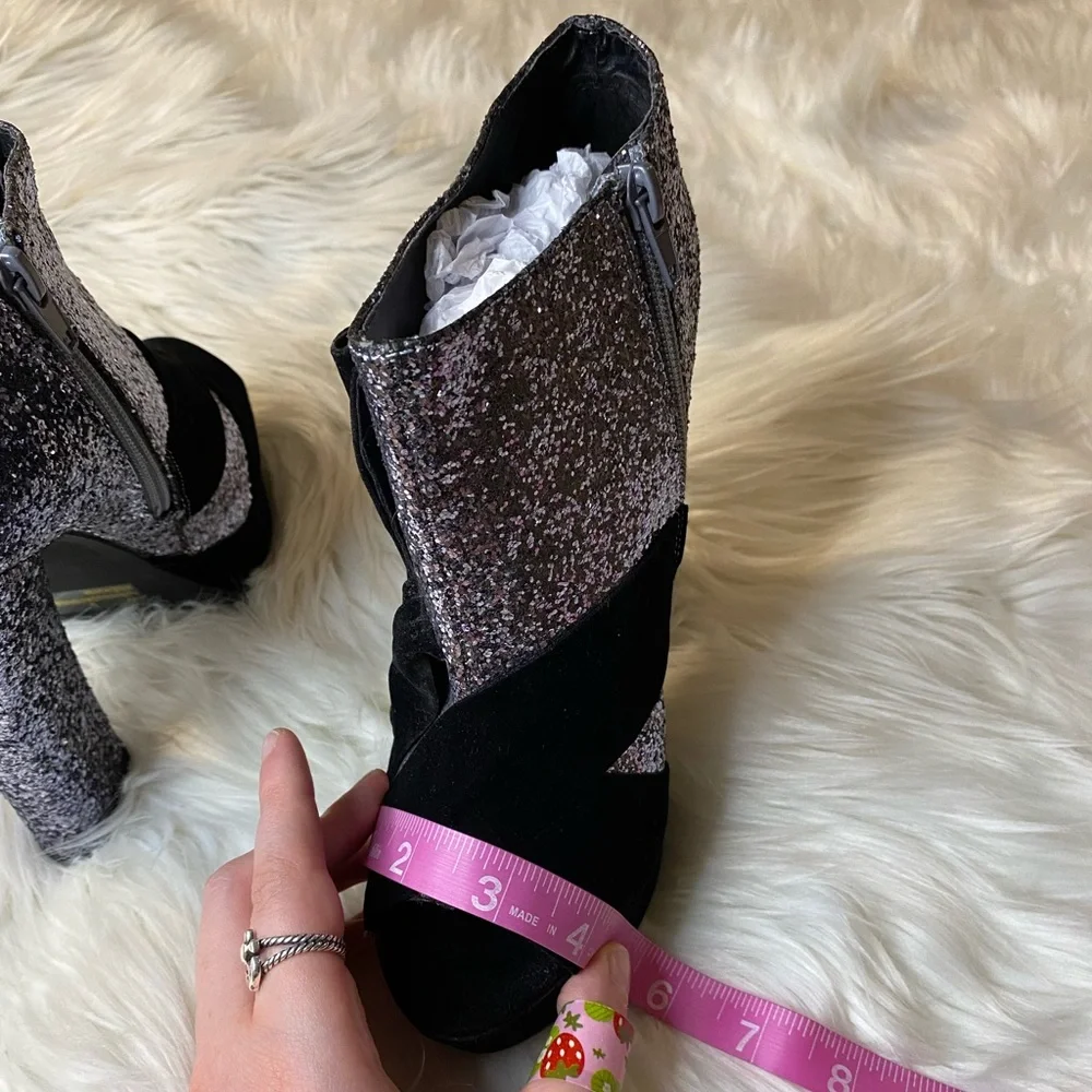 Charlotte Russe size 6 black & silver new year’s heels